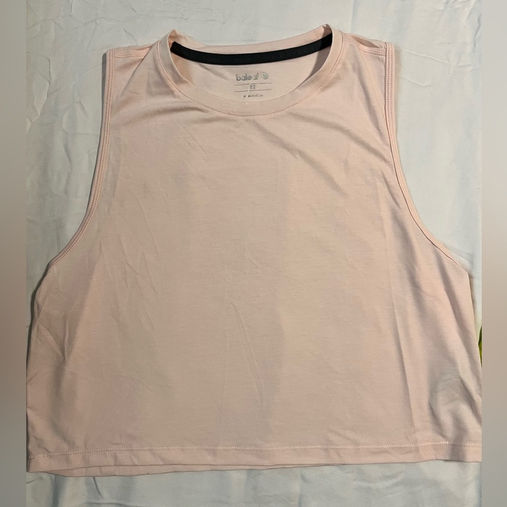 Pink cropped athletic shirt